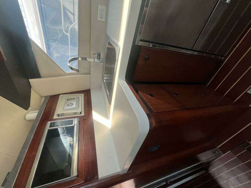 Uno Mas 36ft Luhrs Yacht For Sale