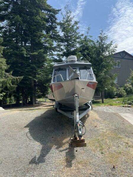 25ft Hewescraft Yacht For Sale