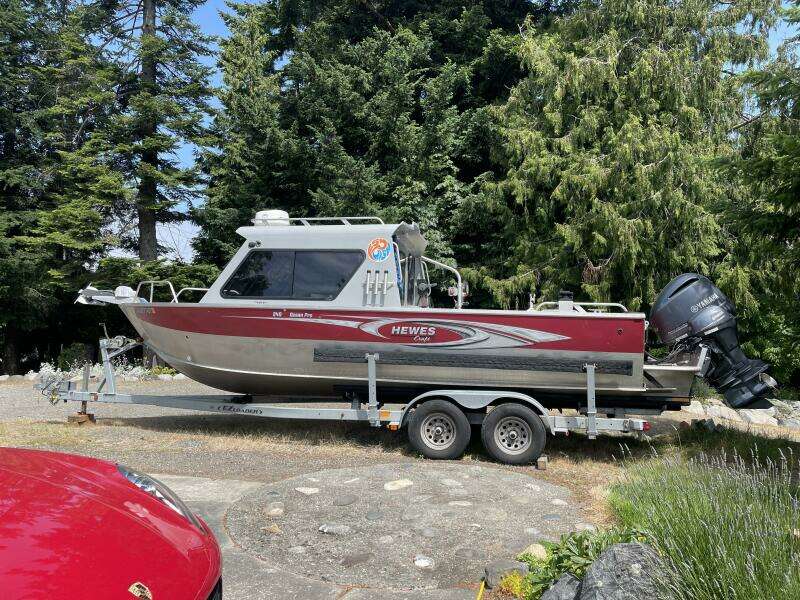 25ft Hewescraft Yacht For Sale