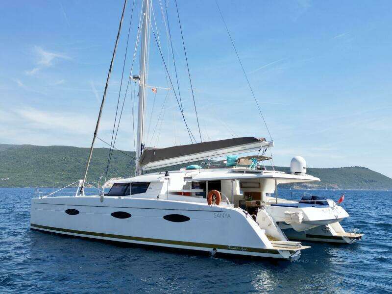 No Agenda 56ft Fountaine Pajot Yacht For Sale