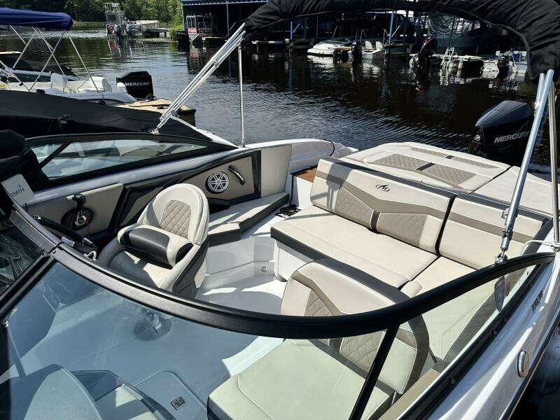 23ft Monterey Yacht For Sale