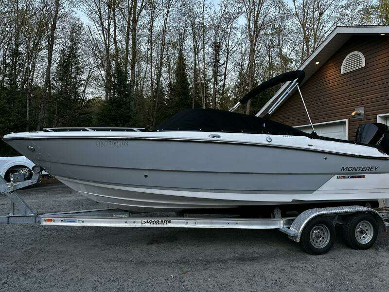 23ft Monterey Yacht For Sale