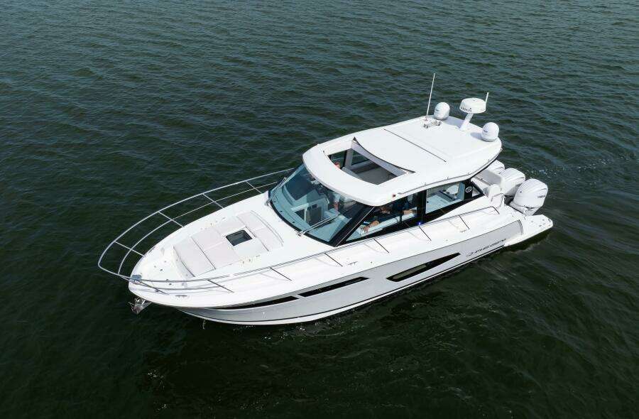 Regal XO 38 Lady G- Profile