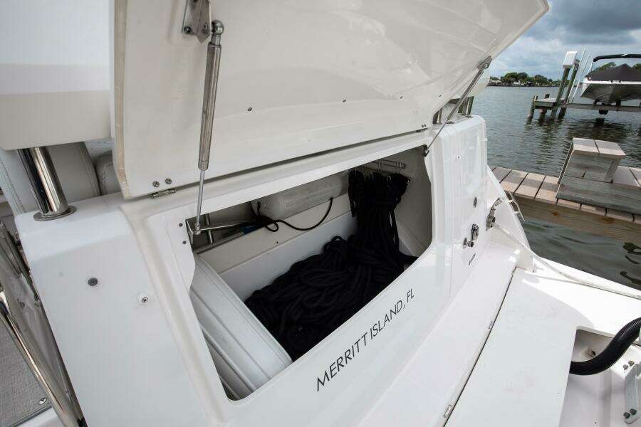 Regal XO 38 Lady G- Storage
