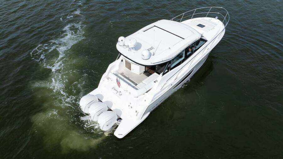 Regal XO 38 Lady G- Profile