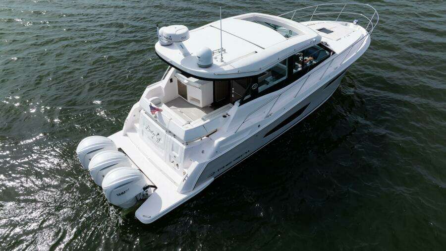 Regal XO 38 Lady G- Profile