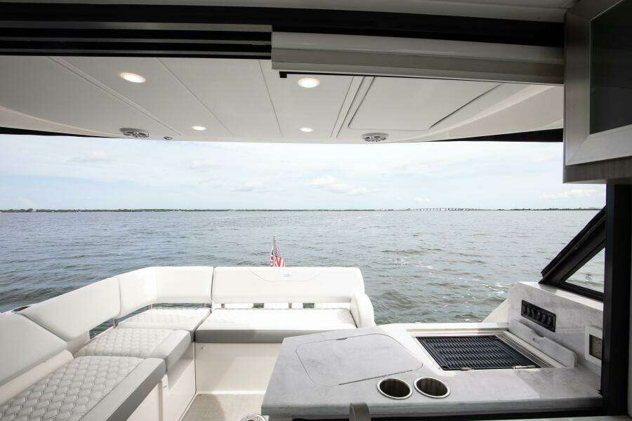 Regal XO 38 Lady G- Seating