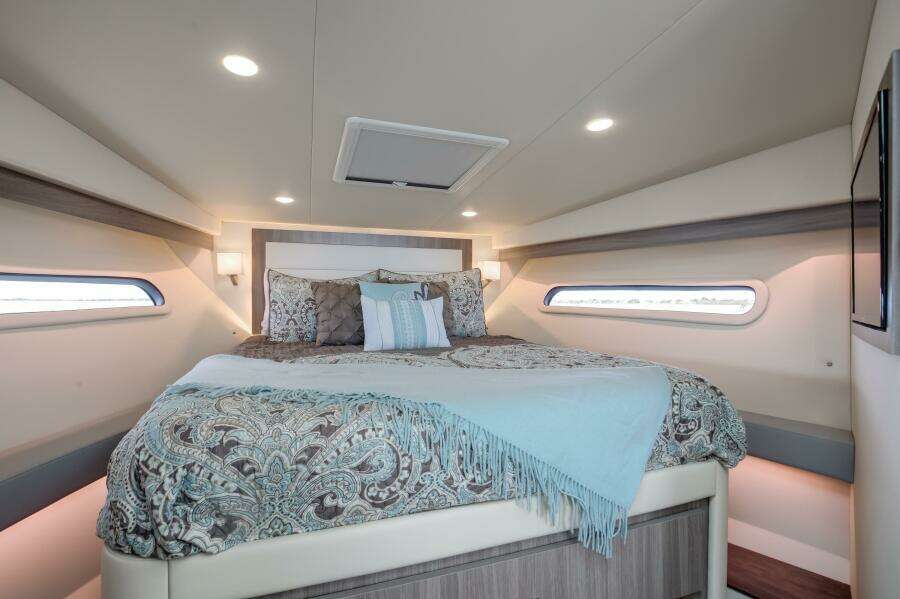 Regal XO 38 Lady G- Stateroom