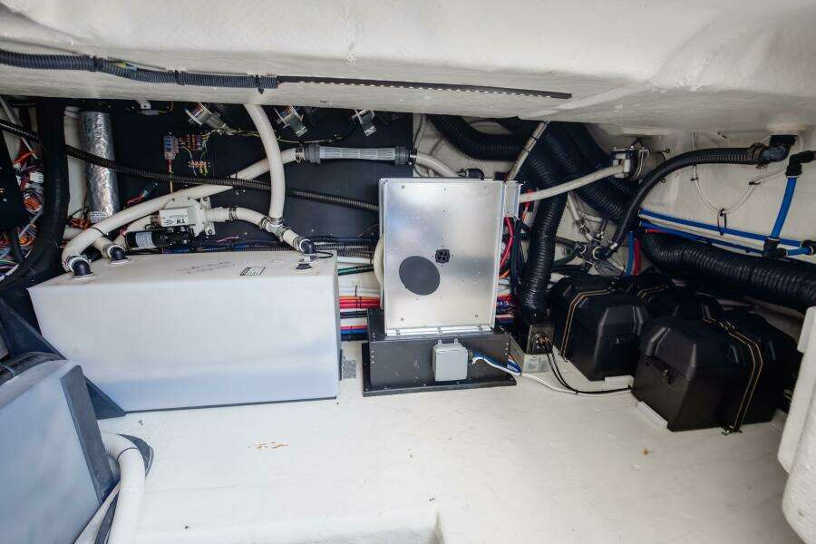 Regal XO 38 Lady G- Engine Room