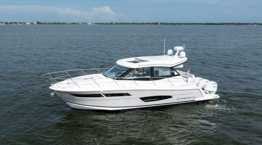 Regal XO 38 Lady G- Profile
