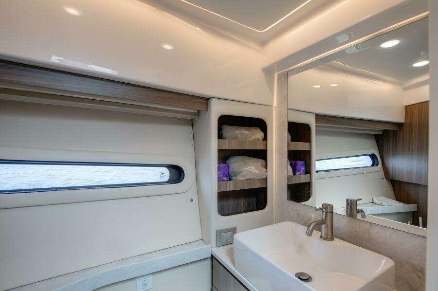 Regal XO 38 Lady G- Head