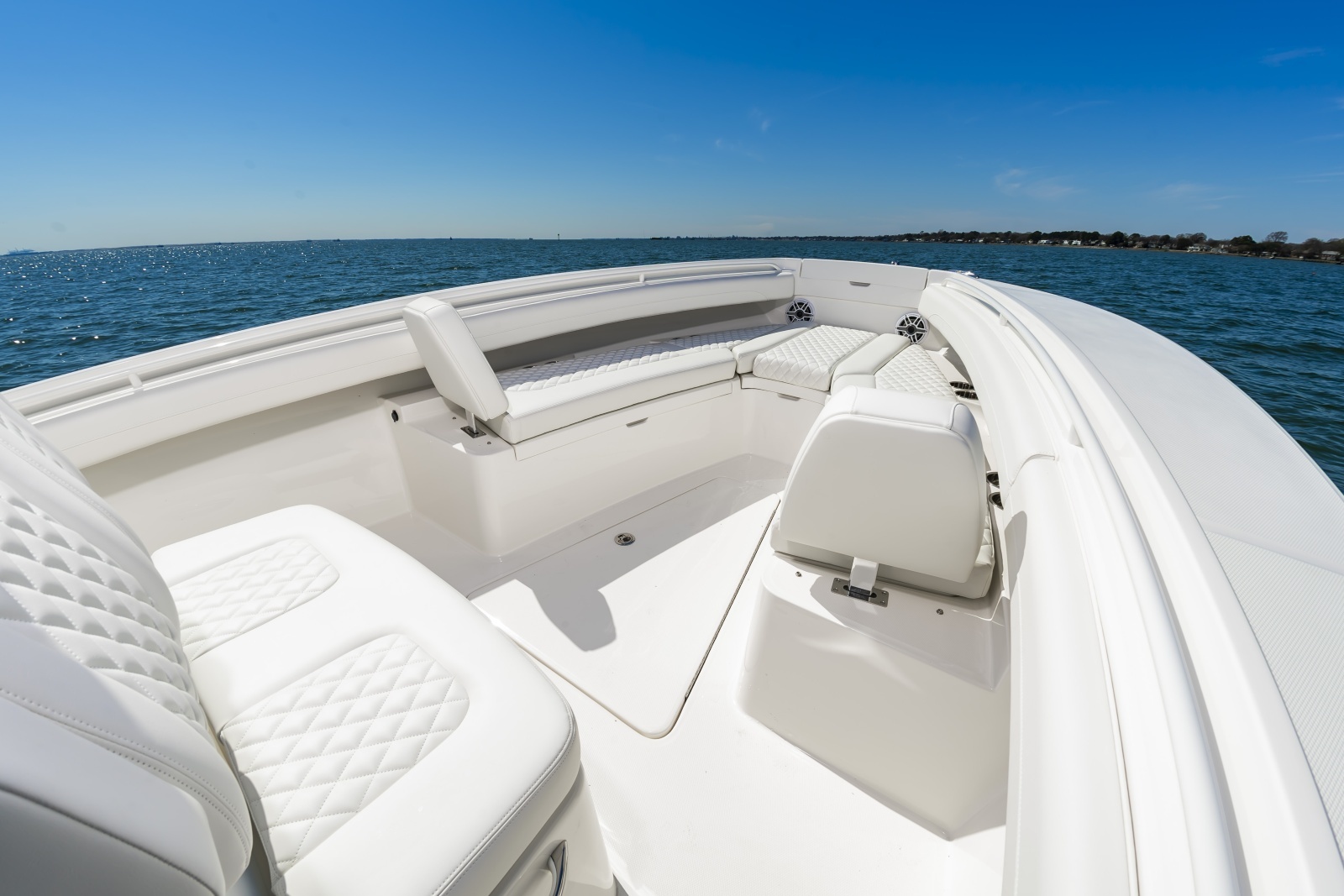 25Regulator2026Hull352_027
