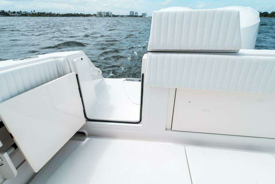 34ft Jupiter Yacht For Sale