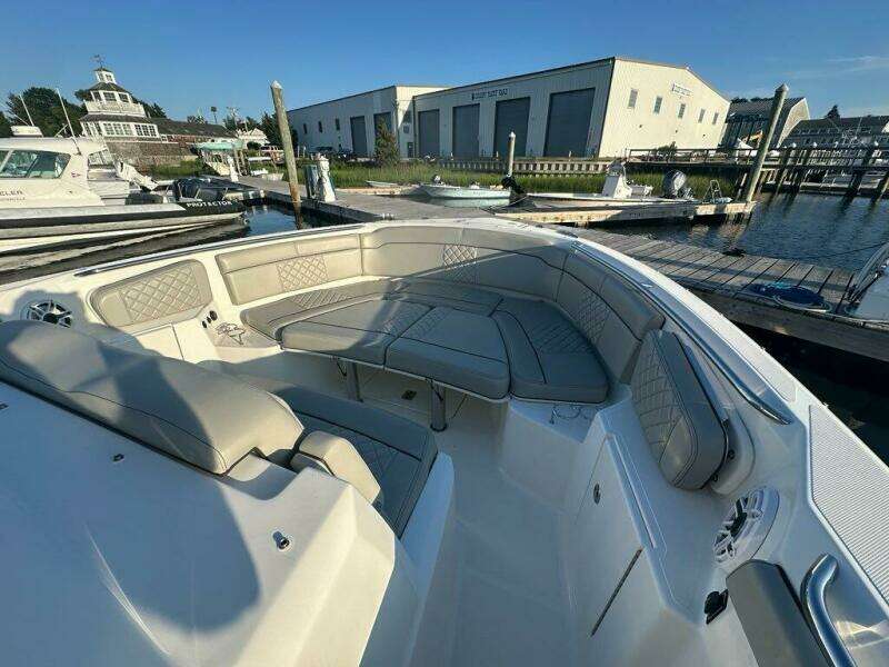 32ft Pursuit Yacht For Sale