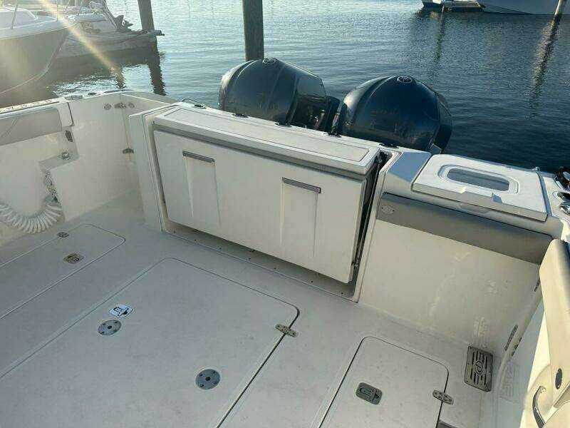 32ft Pursuit Yacht For Sale