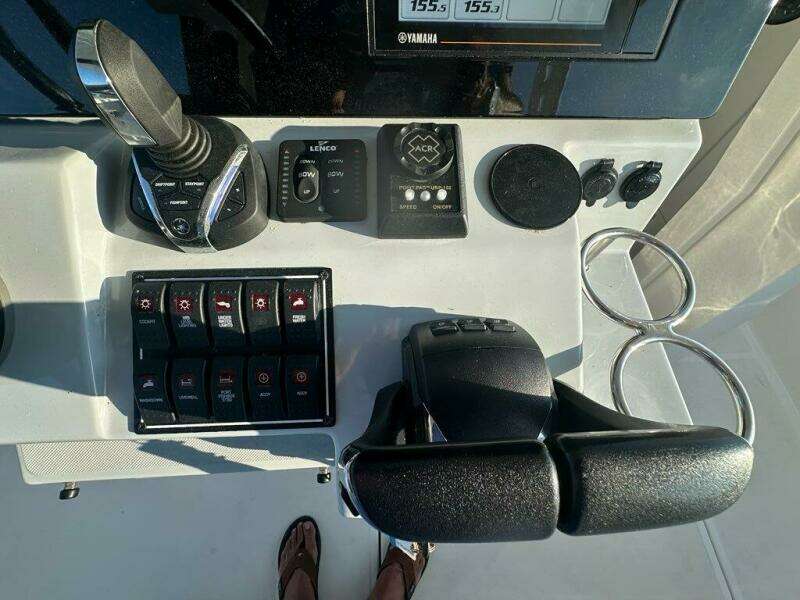 32ft Pursuit Yacht For Sale