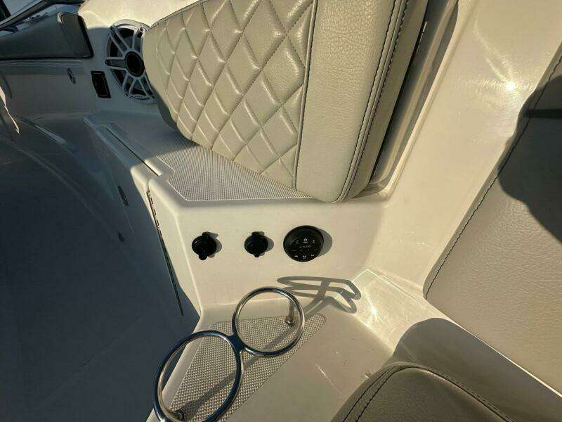 32ft Pursuit Yacht For Sale