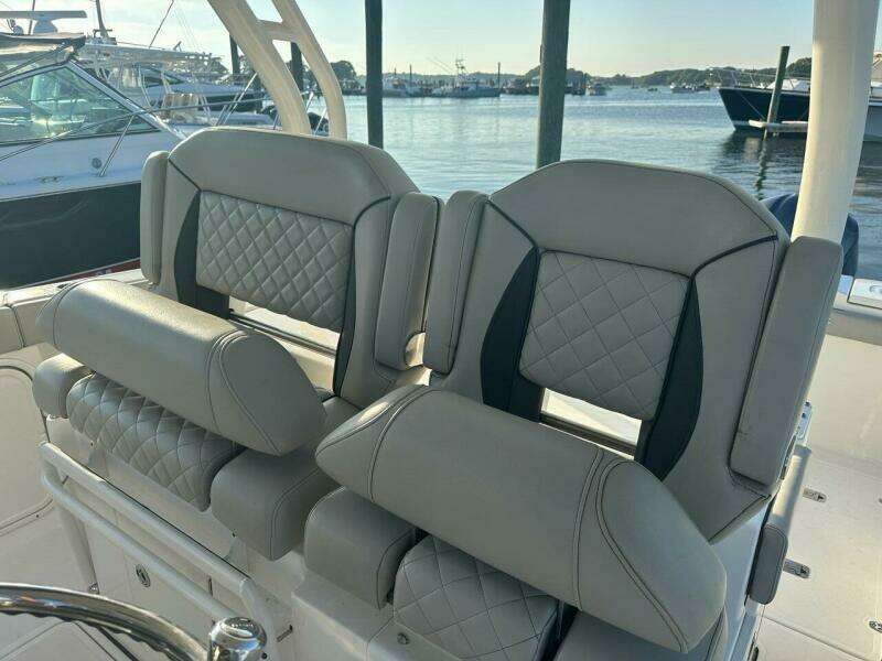32ft Pursuit Yacht For Sale