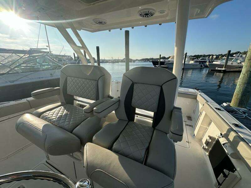 32ft Pursuit Yacht For Sale
