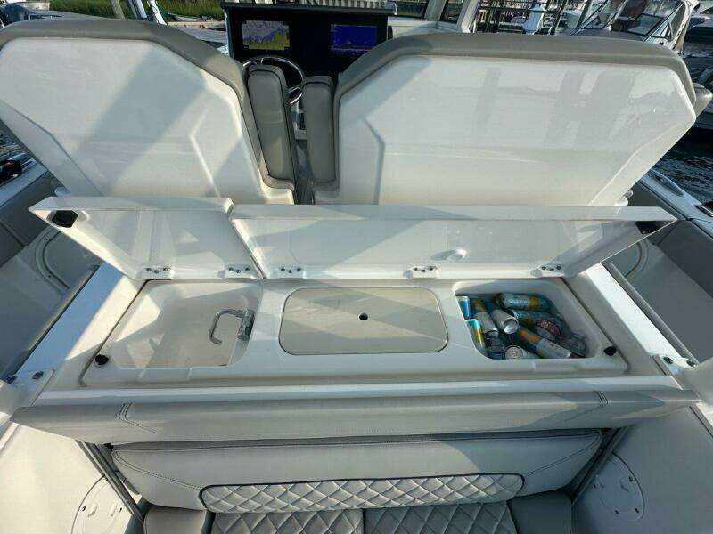 32ft Pursuit Yacht For Sale