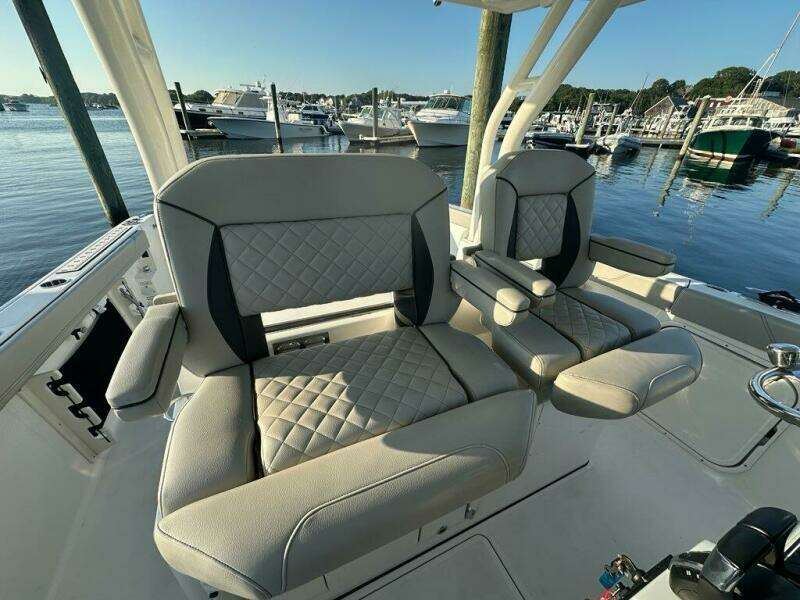 32ft Pursuit Yacht For Sale