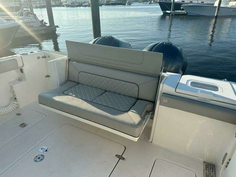 32ft Pursuit Yacht For Sale