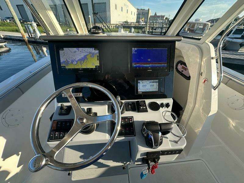 32ft Pursuit Yacht For Sale