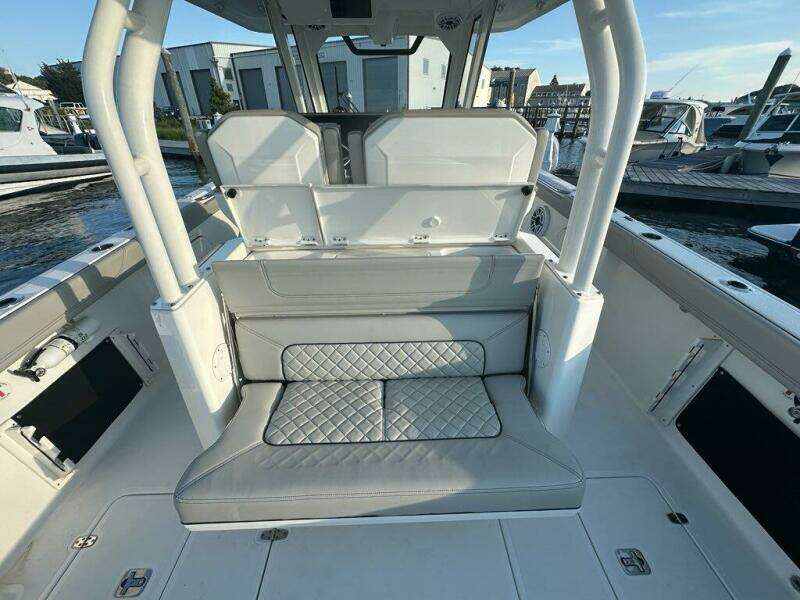 32ft Pursuit Yacht For Sale