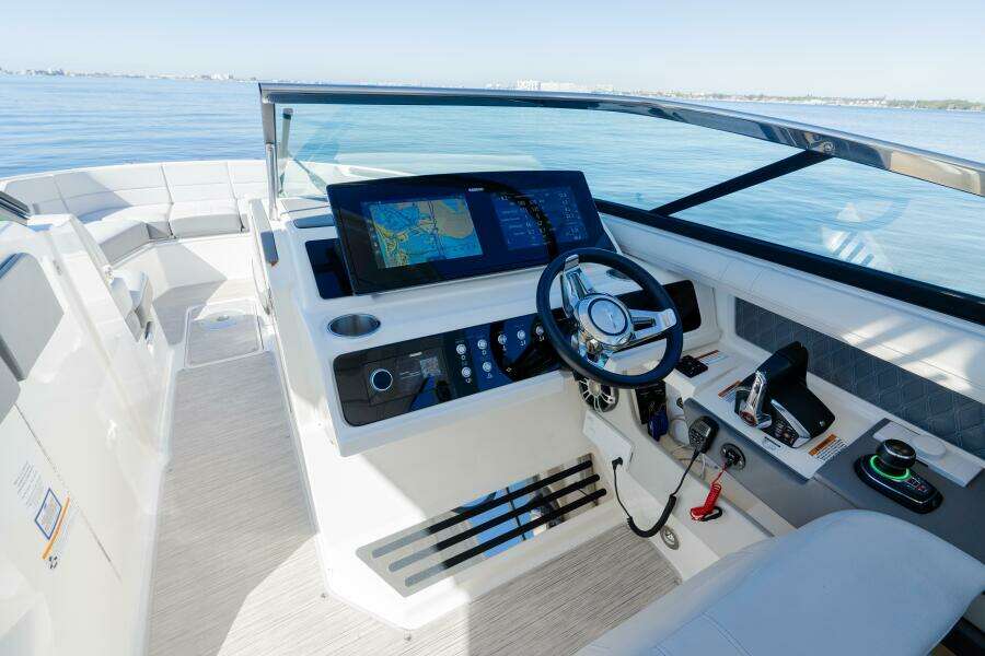 31ft Sea Ray Yacht For Sale