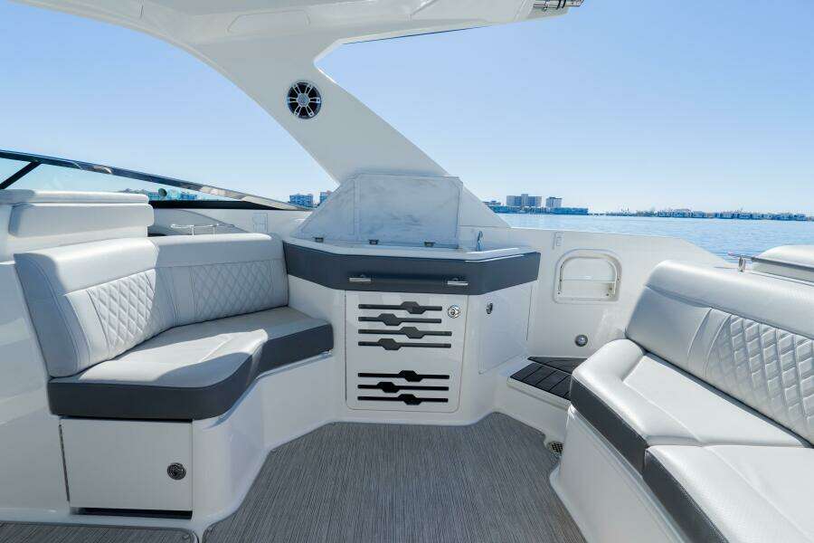 31ft Sea Ray Yacht For Sale