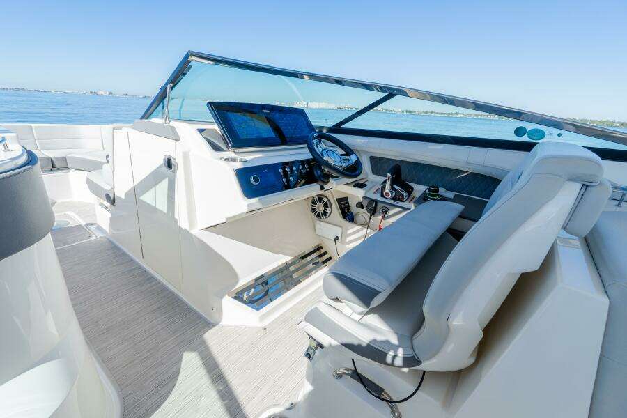31ft Sea Ray Yacht For Sale