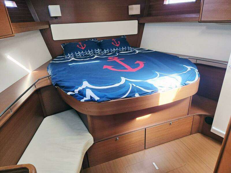 Vee Berth