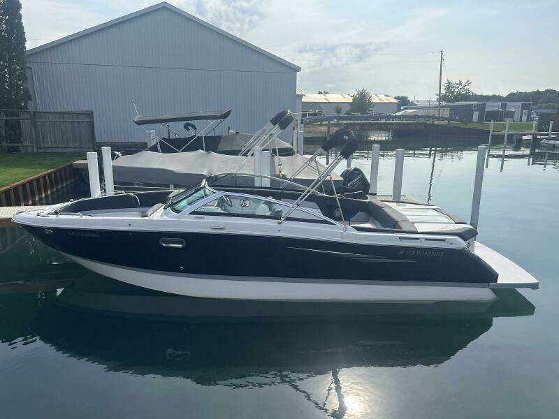 26ft Four Winns Yacht For Sale