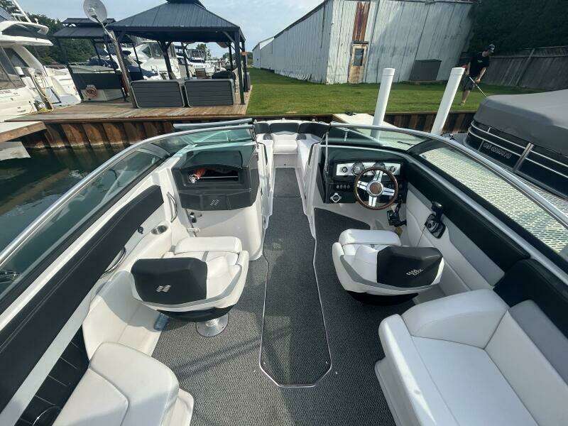 26ft Four Winns Yacht For Sale