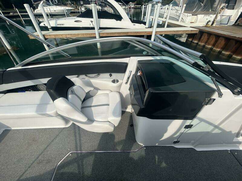 26ft Four Winns Yacht For Sale