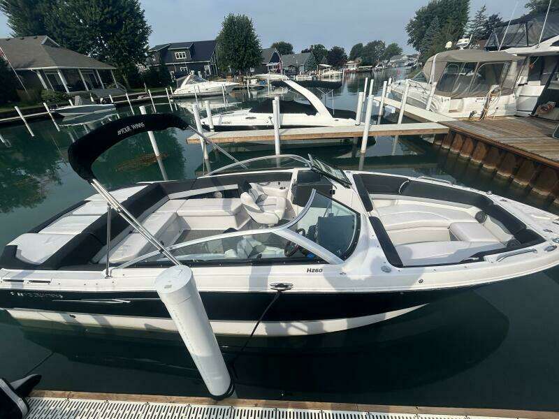 26ft Four Winns Yacht For Sale