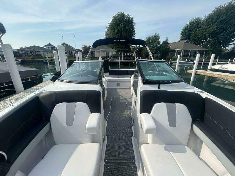 26ft Four Winns Yacht For Sale