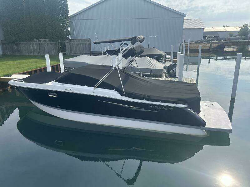 26ft Four Winns Yacht For Sale