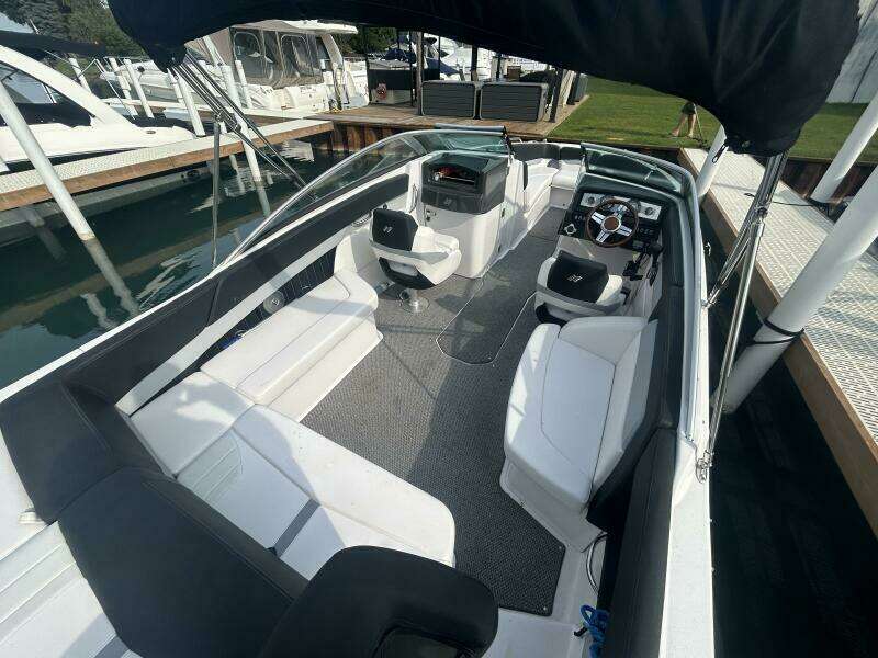 26ft Four Winns Yacht For Sale