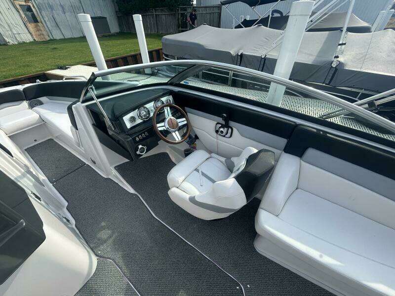 26ft Four Winns Yacht For Sale