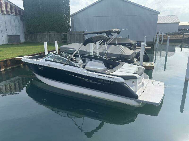 26ft Four Winns Yacht For Sale
