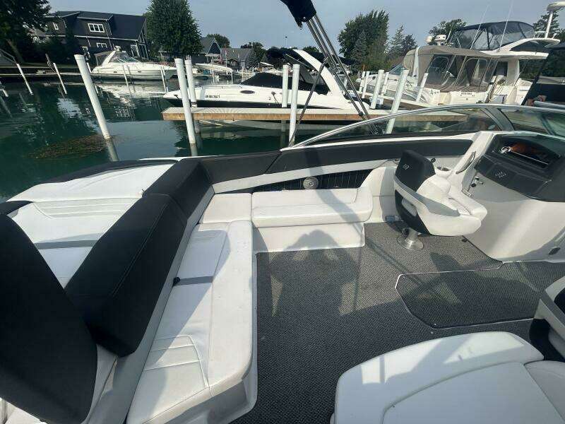 26ft Four Winns Yacht For Sale
