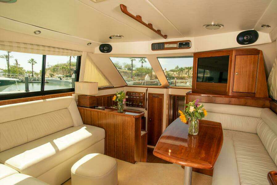 2002 Riviera 40 Flybridge - SKIESTA - Salon