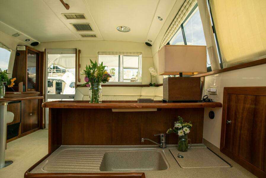 2002 Riviera 40 Flybridge - SKIESTA - Galley