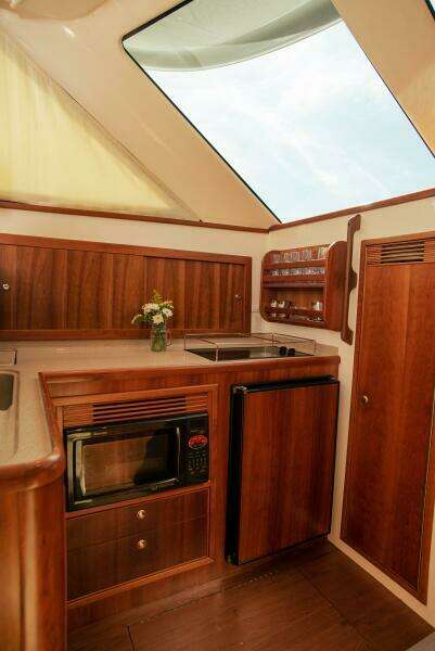 2002 Riviera 40 Flybridge - SKIESTA - Galley