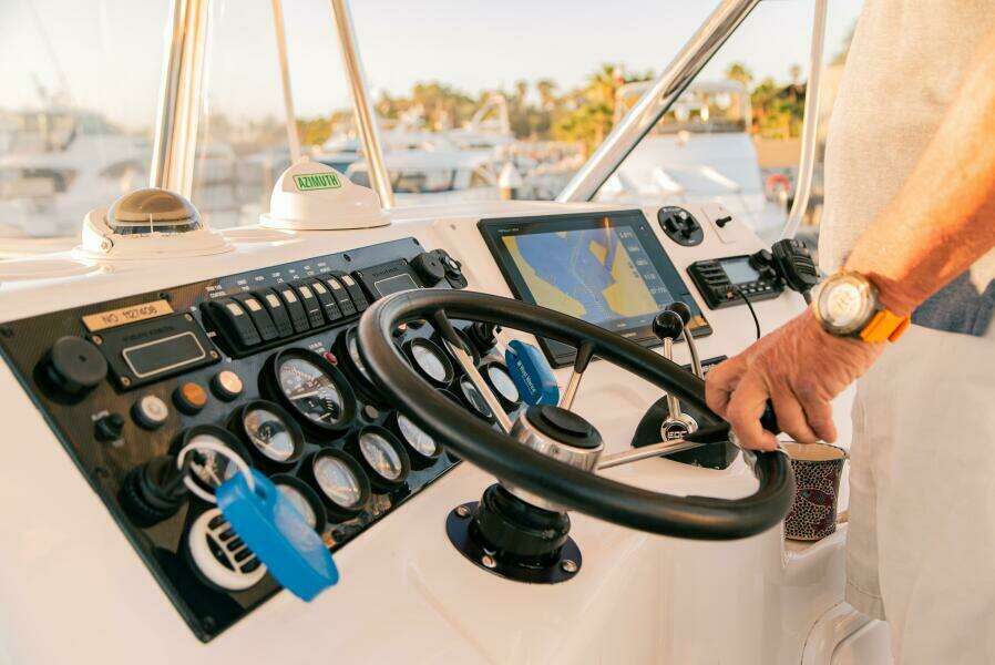 2002 Riviera 40 Flybridge - SKIESTA - Helm