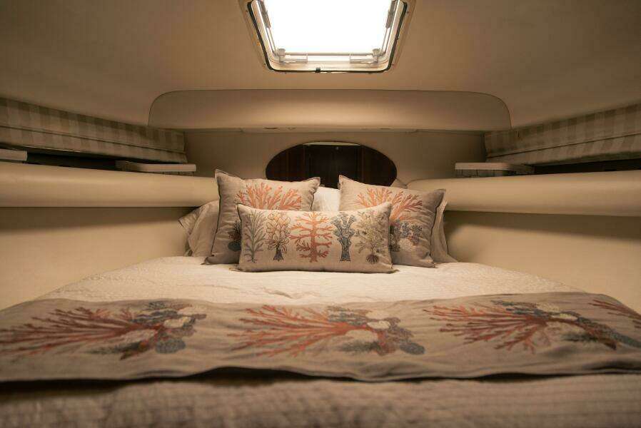 2002 Riviera 40 Flybridge - SKIESTA - Stateroom