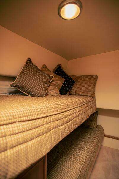 2002 Riviera 40 Flybridge - SKIESTA - Stateroom