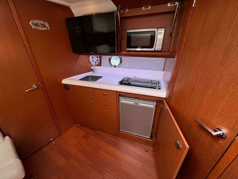38ft Beneteau Yacht For Sale