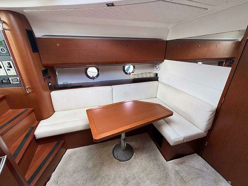 38ft Beneteau Yacht For Sale